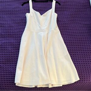 Light spring/summer dress in a crinkle/crepe/seersucker fabric. With pockets!
